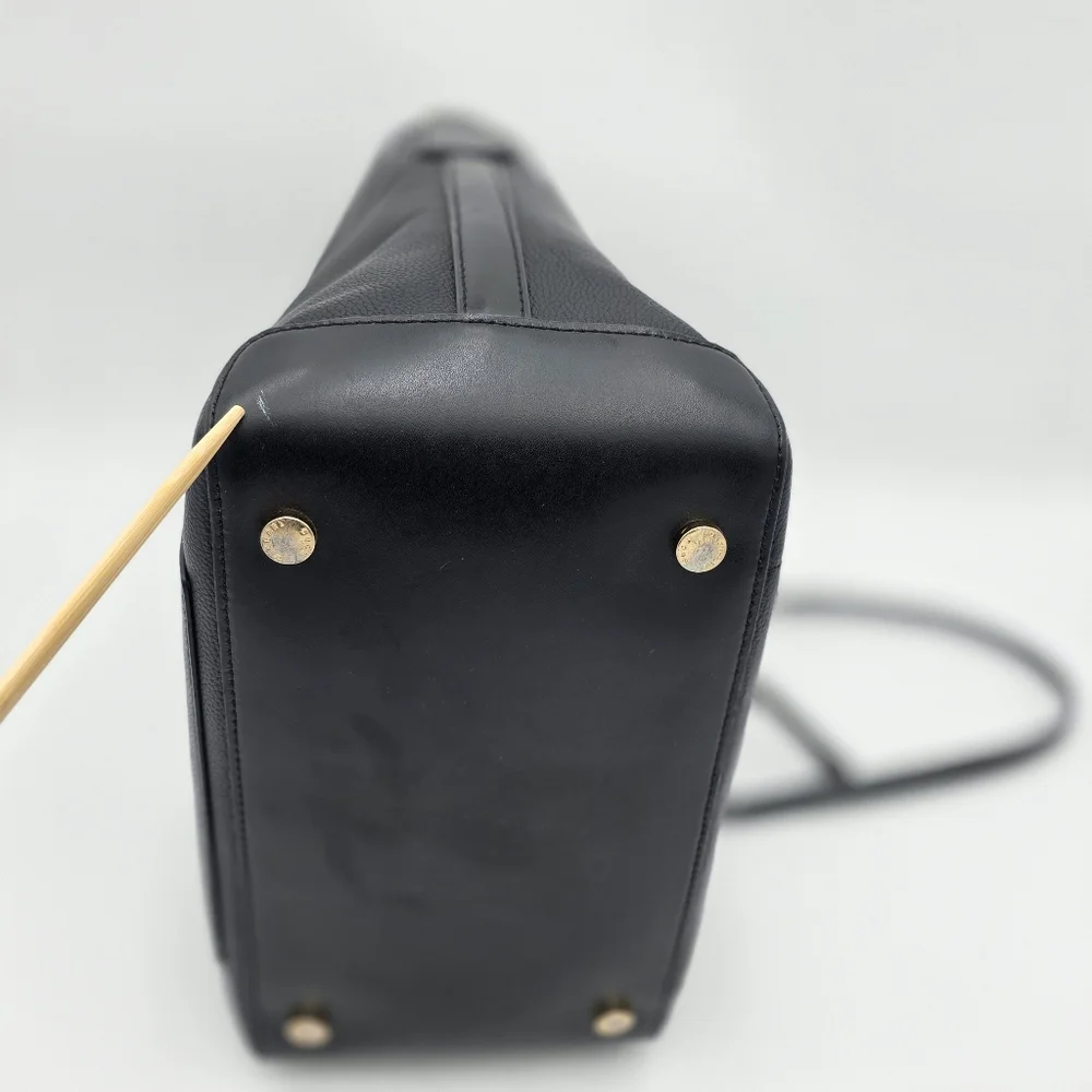 Michael Kors Black Hayes Bucket Bag - Picture 7 of 10